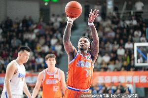 传射俱佳！皮特森半场12中7砍下21分7助 三分9中4