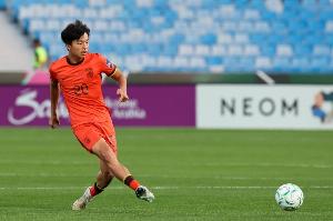 体坛：国足补招22岁中场李镇全，塞鸟能否随国足出征澳洲尚存疑问