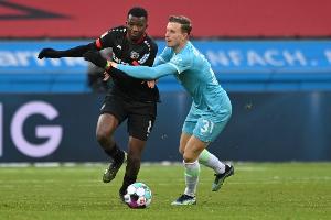 德天空：药厂中卫塔普索巴计划今夏转会，目标是加盟英超