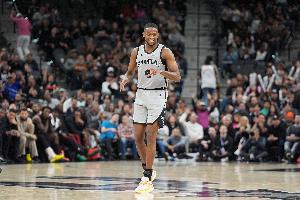 中规中矩！福克斯16中6拿到14分7助 正负值+9