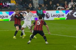 詹俊：阿玛德倒地个人觉得应该判点，曼联后腰防守太依赖卡塞米罗