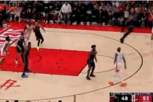 外线有谱！谢泼德三分再中 帮助火箭扩大领先打停热火