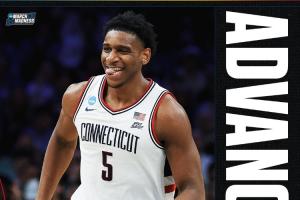 NCAA魔兽！康大里德15中12狂揽31分27板疯三58年首人！