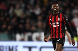 踢不了！记者：莱奥因右腿疼痛缺席米兰训练，无缘本轮对都灵比赛