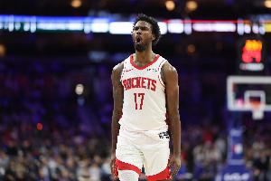 乌度卡：伊森在防守端依然出色 希望他回归替补角色适当放松调整