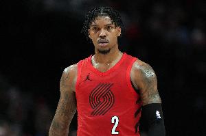 场上1挑9 除了篮筐全是对手！凯莱布·乐福22投20分 正负值-14