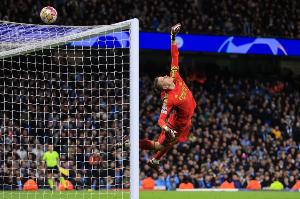 马卡：库尔图瓦受伤再次为卢宁提供绝佳机会，球门可以放心交给他