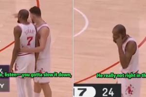 爆了？申京指教KD 后者摇头+摊手+疑似抱怨：脑子有问题！