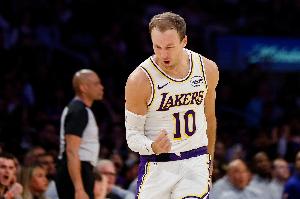 大心脏！肯纳德谈绝杀：斯马特做出了出色的选择 我把握住了机会!