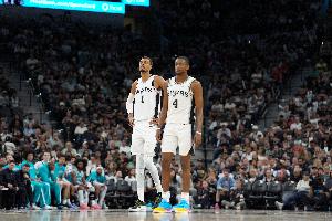 米奇：文班亚马和福克斯很特别 他们是最佳的挡拆组合