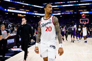 火力有谱！科林斯半场9中5拿到12分 三分4中2