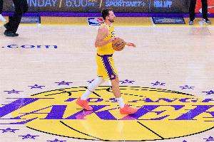 东契奇在多支球队得到过60+ NBA历史第二人&比肩张伯伦