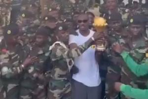 RMC辟谣塞内加尔把奖杯送到军事基地：那是数周前拍摄的视频