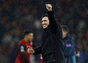 记者：伊劳拉目前尚未与樱桃续约，他是毕巴帅位的主要候选人之一