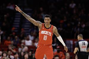 末节2个三分很关键！贾巴里·史密斯13中4拿到13分4板4助