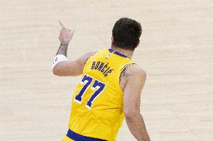 湖媒狂吹：东契奇已超越伯德 成为NBA历史上最伟大的白人球员