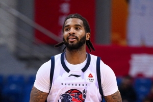 内线游刃有余！克里斯19中8砍24分14板两双 抢5前场板&罚球10中8