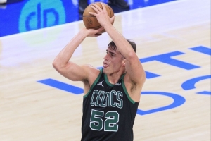 板凳匪徒！加尔扎12投9中&罚球5中3得22分8板1助1断 正负值+9