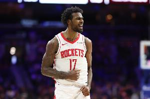 打破7场三分进球荒！伊森妈妈：哈哈终于做到了 你们这些人真是的