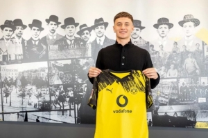 官方：多特与18岁后卫卢卡·雷吉亚尼签下职业合同