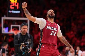 鲍威尔：仍觉得自己应该打首发 但如果球队有特别安排会接受角色