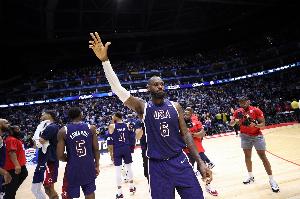 帕森斯：湖人一直赢球让詹姆斯享受新角色 现在他打得就像奥运詹