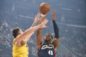 谁能单场拿到90分？麦迪：米切尔&布克&东契奇