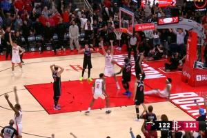 神奇杜兰特面对2个人拉杆投篮不中 阿门天外飞仙补篮绝杀！