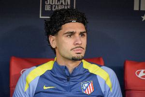 卡尔多索：裁判对双方的判罚标准不一致，巴尔韦德的红牌完全合理