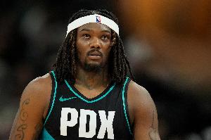 高效终结！罗威半场9分钟7中6拿到12分 还拼下3个前场板