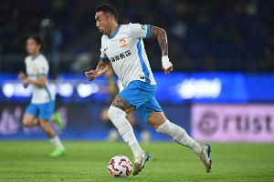 戴维森代表中国俱乐部职业赛事出场100次，三镇66场西海岸34场