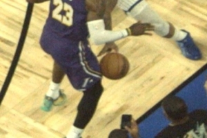 最后4.7秒球权给湖人！裁判报告：没确凿证据表明詹姆斯最后触球