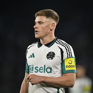 电讯报：埃泽因伤退出，英格兰队补招纽卡边锋巴恩斯