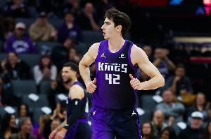 又一个法国长人！雷诺最近3场场均28分7.7板2.3助1帽 三分55.6%