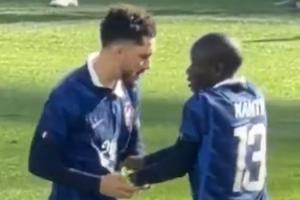 你怎么看？姆巴佩替补登场前，指示谢尔基把坎特的队长袖标拿来