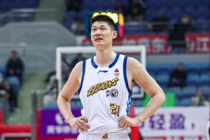 媒体人：近期胡金秋数据暴跌 除自身疲劳外和球队核心伤病也有关