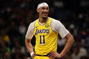 湖人官方：海斯因左脚酸痛将缺席今日主场对阵雷霆的比赛